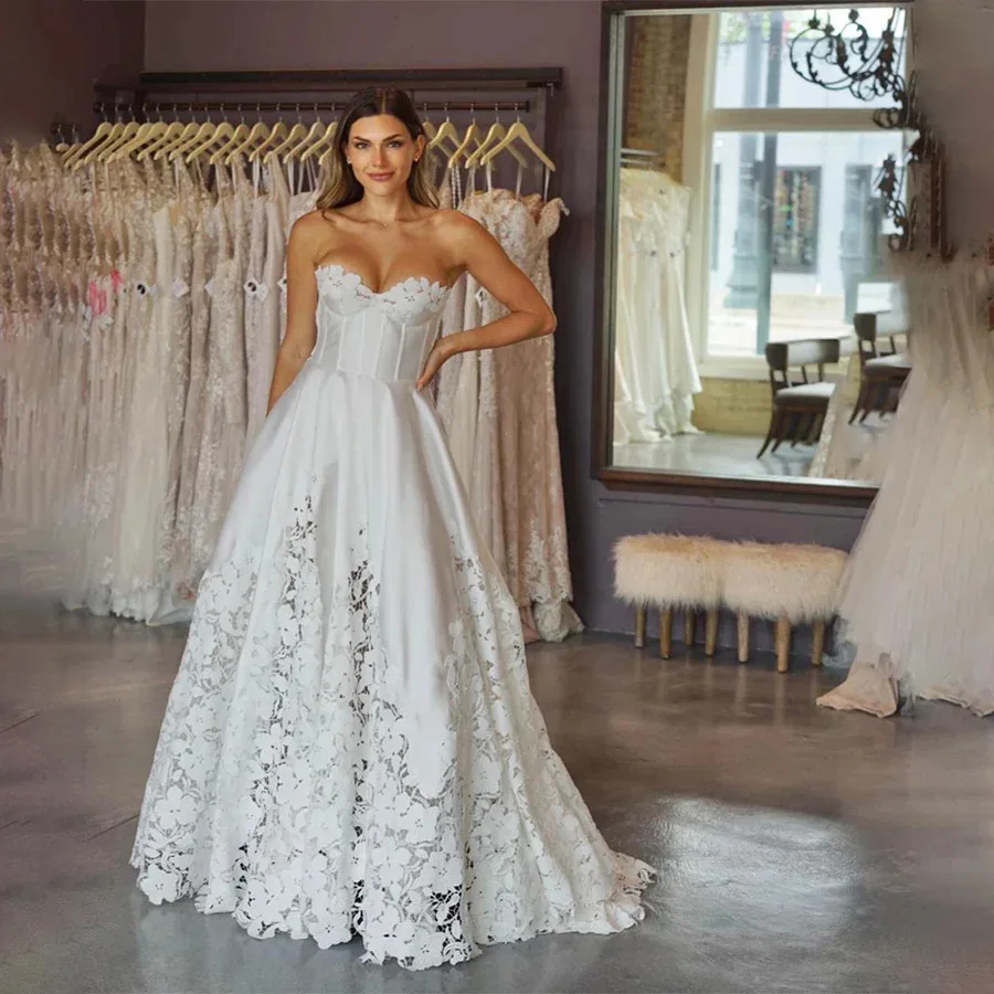 

Boho Lace With Satin A-Line White Wedding Dresses Sweetheart Neckline Sleeveless Corset Back Lace-Up Elegant Country Bridal