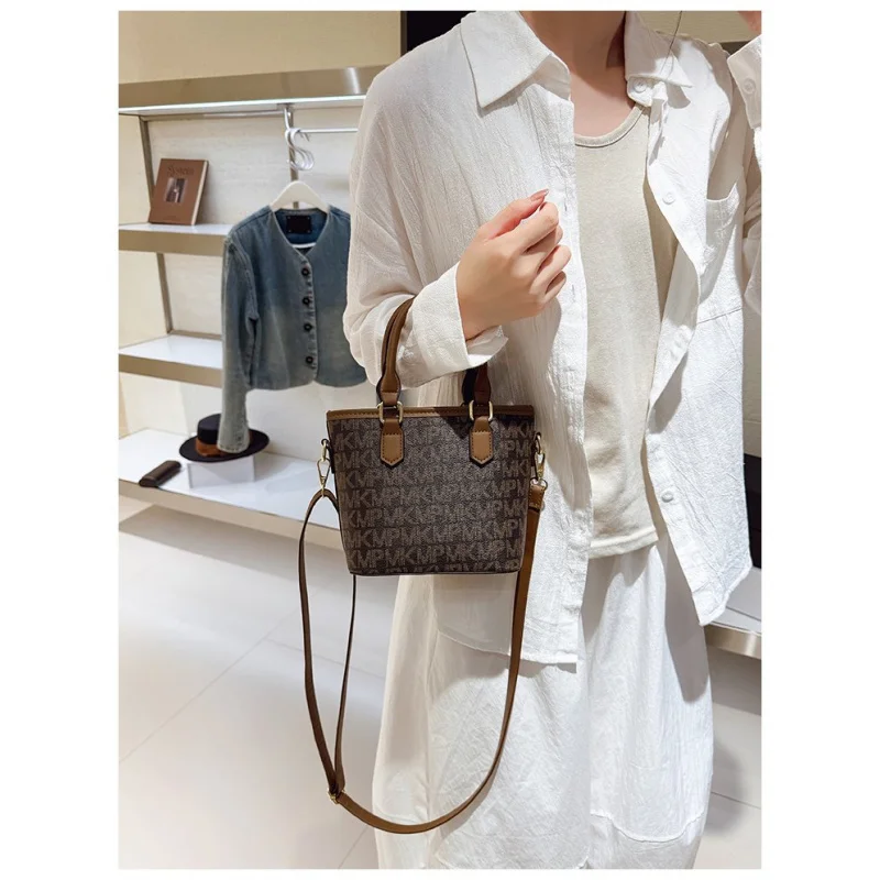 Damen-Umhängetasche aus Nubukleder mit trendigem, leichtem, weichem, täglichem Look im Vintage-Stil von Wales