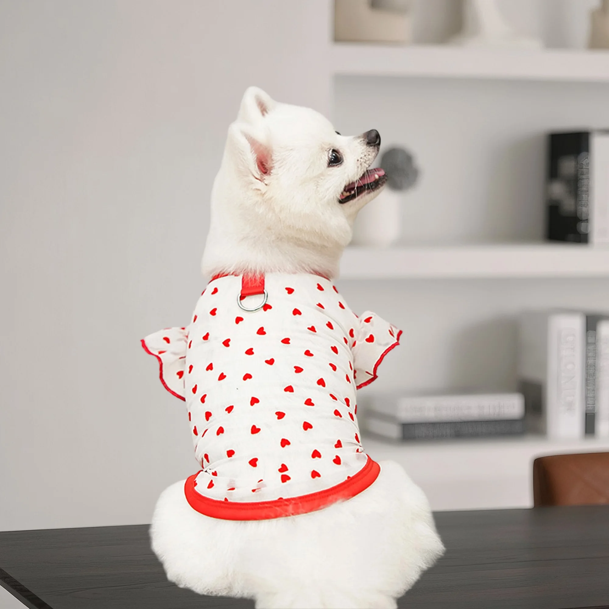 Adorable camiseta sin mangas para cachorros con estampado de lunares y mangas con volantes para razas pequeñas como Pomeranian Shih Tzu Maltese