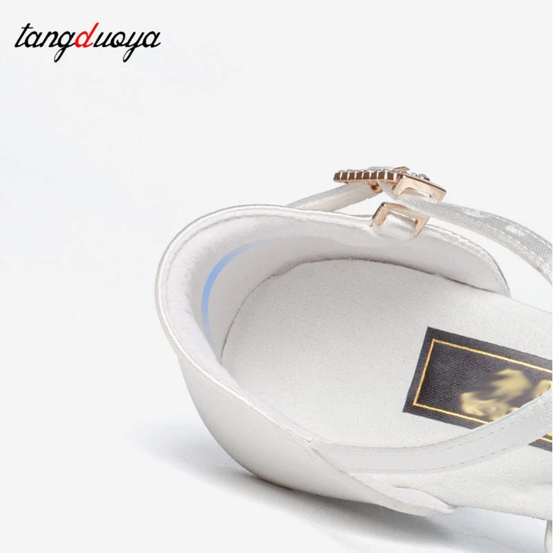 Neue Mädchen Latin Dance Schuhe Seide Kinder Ballsaal Tango Cha-cha Dance Weiche Sohle Salsa Praxis Schuhe Pelz unten Sandalen