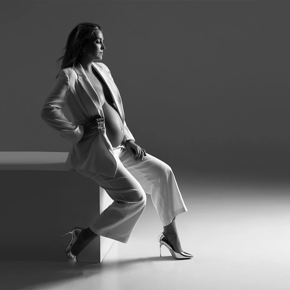 Traje de fotografía de maternidad, traje OL blanco con cordones, chaqueta de manga larga, ropa elegante con cadena en el pecho para sesión de fotos de mujeres embarazadas