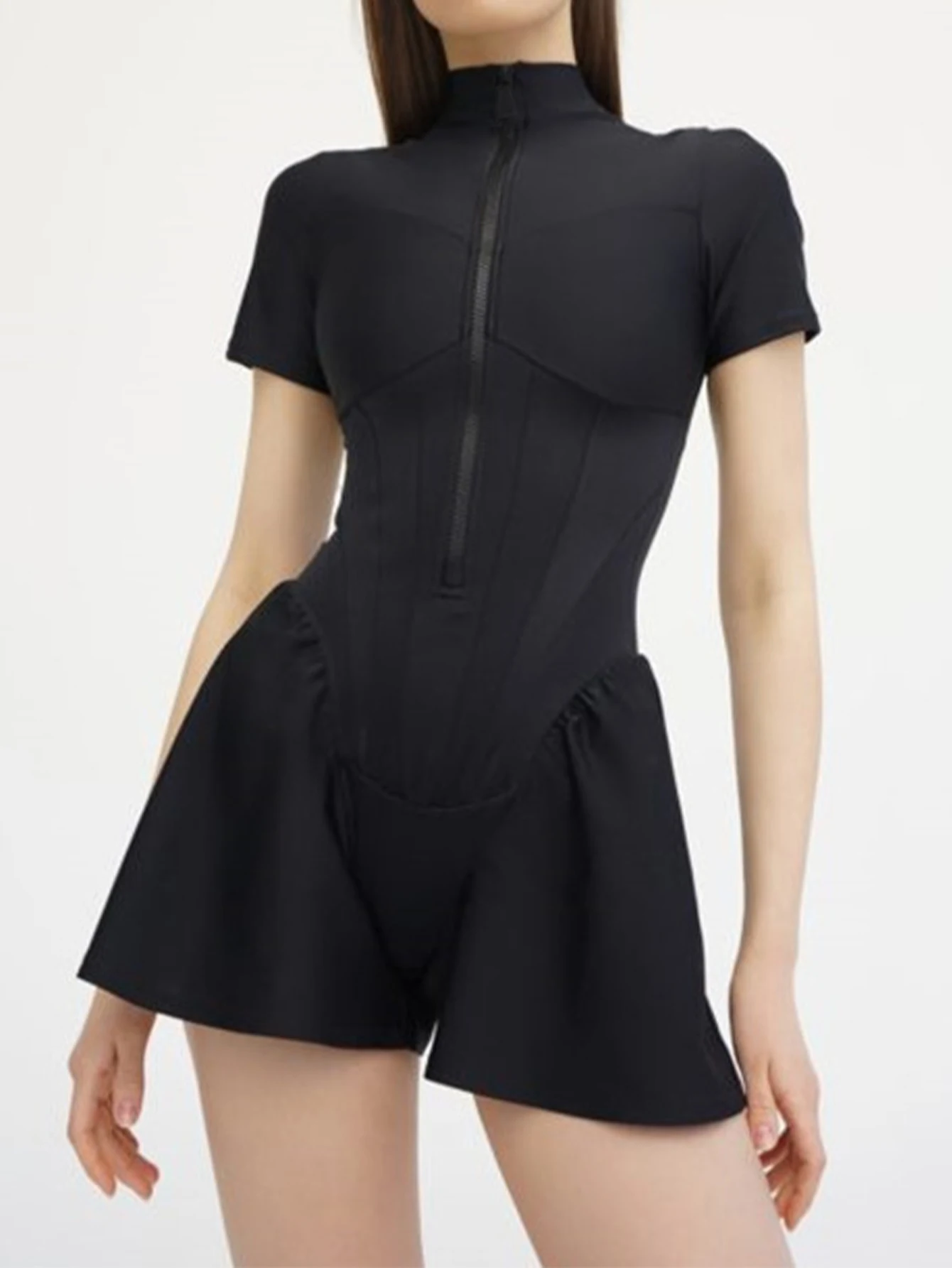 

Европейский и американский летний новый женский однотонный комбинезон на молнии с короткими рукавами и круглым вырезом для женщин