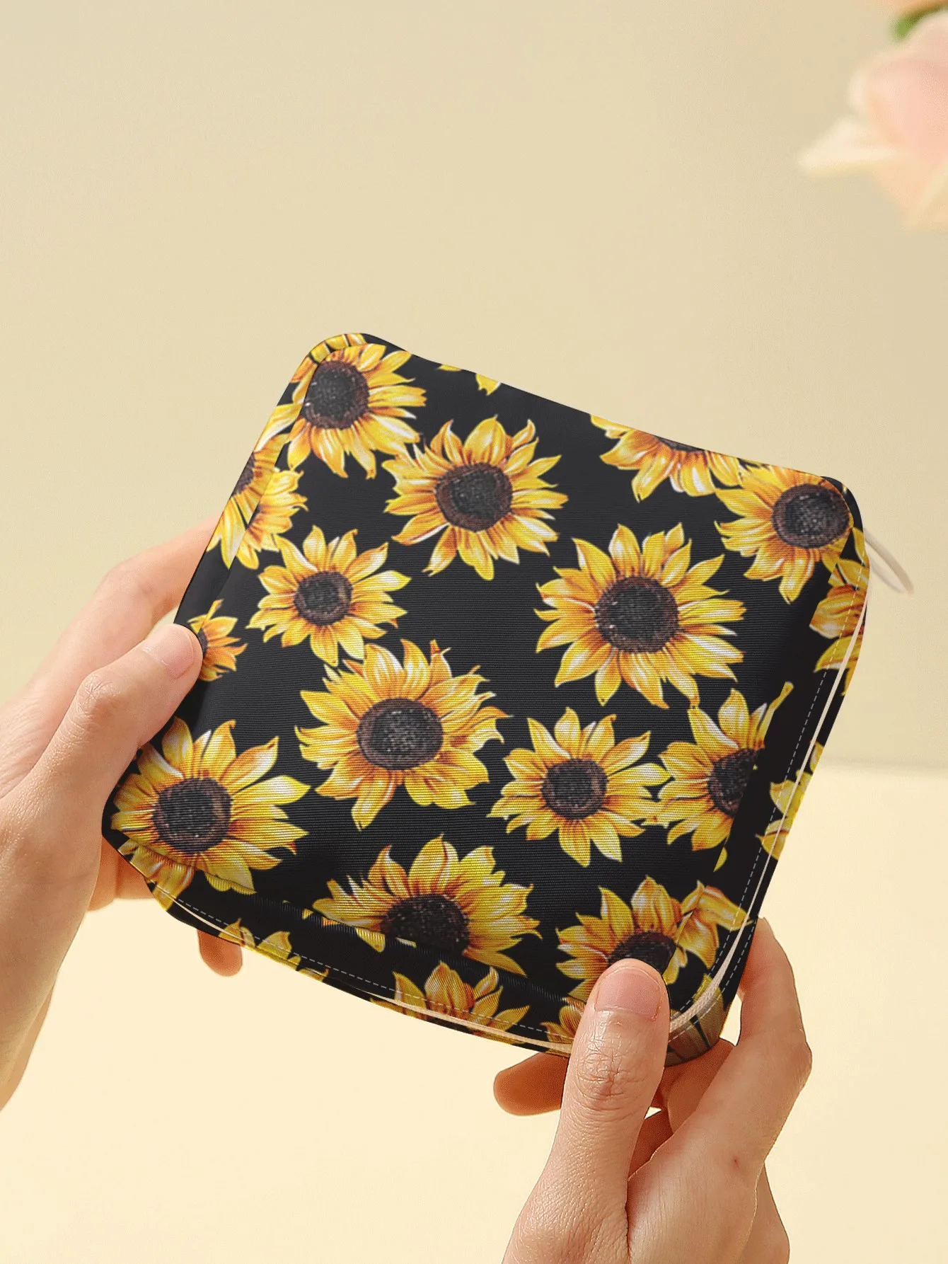 1pc, Sunflower Printed Sanitary Napkin Storage Bag Portable Mini Makeup Pouch suitable for Daily Travel Shopping
