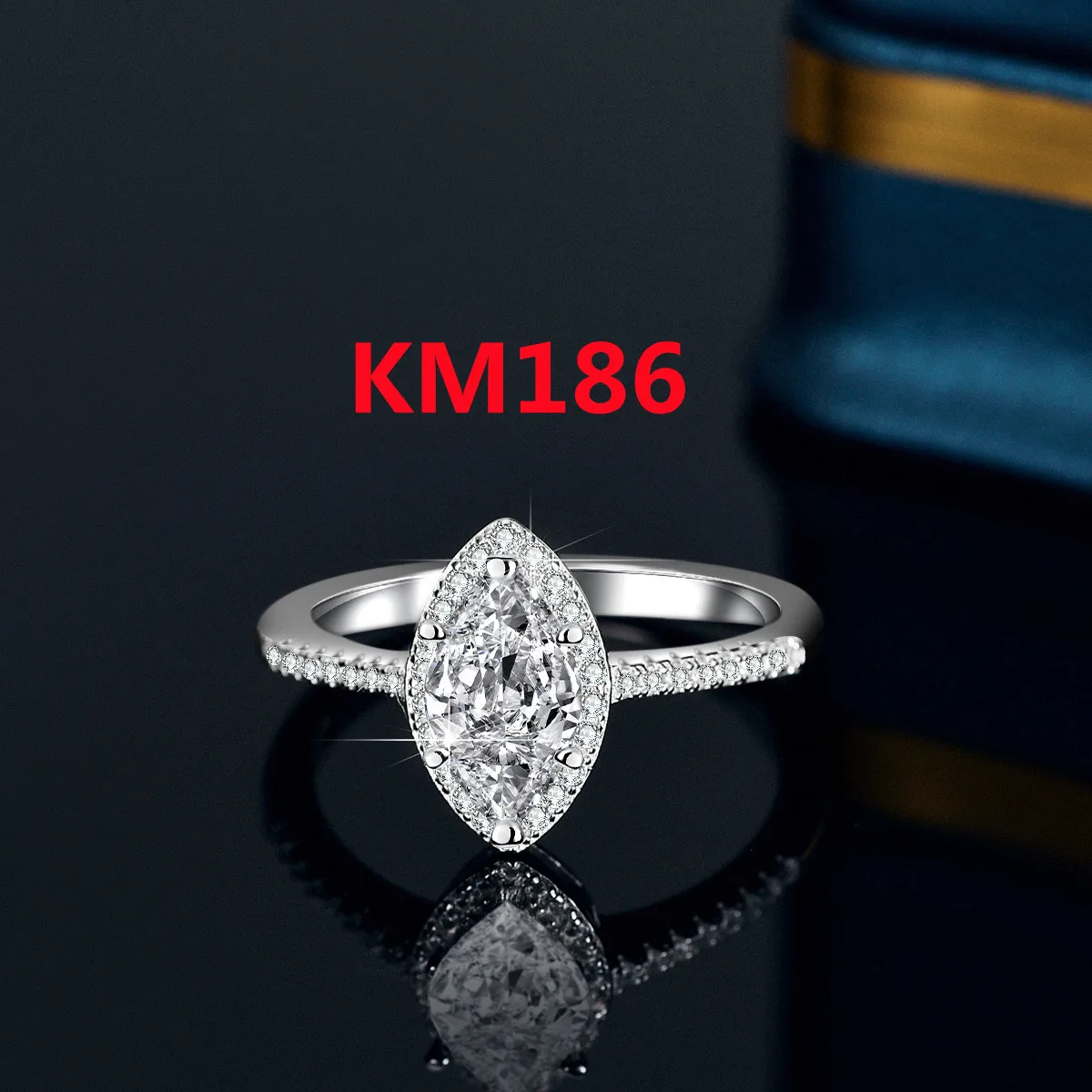 M40  The new 925 silver 1carat moissanite ring is fashionable and high class