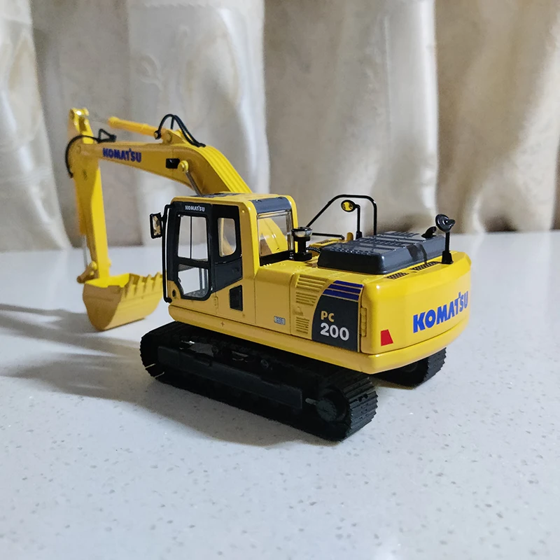 1:43 Scale 2021 KOMATSU PC200-8M0 Excavator Alloy Engineering Truck Model Diecast Toy Collectible Ornament Souvenir