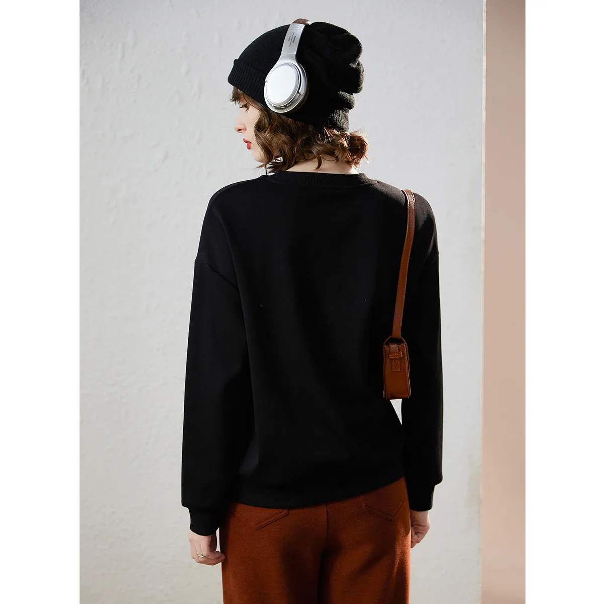 LOUIS YAO New Three Dimensional Embroidered Women's Sweatshirts 2025 Winter Long Sleeve Hoodie Collection with Thick Velvet Top