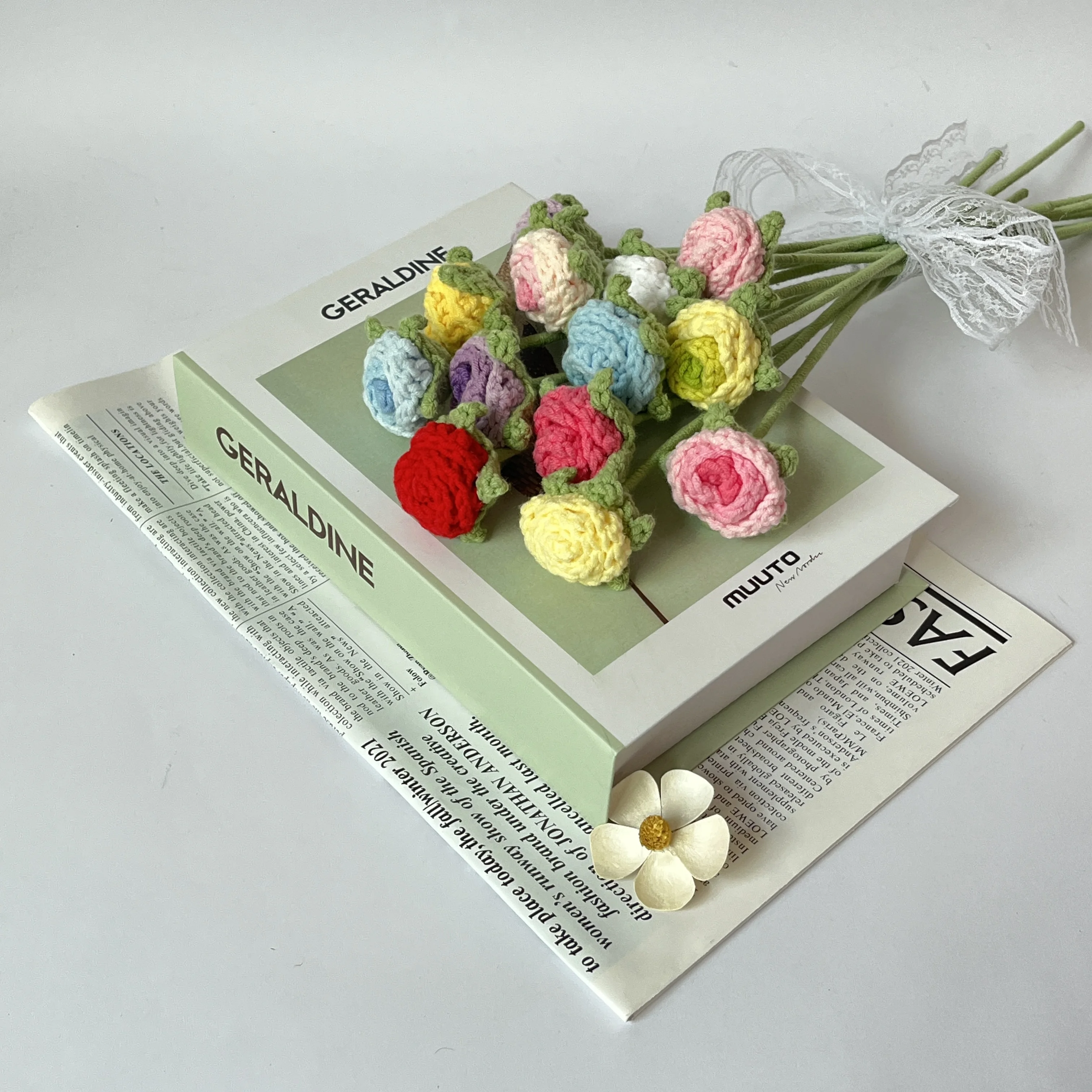 

Color Hand-Knitted Rose Small Bouquet New Design Gradient Of Cute Roses Gift Creative Rose Crochet Hook Wedding Home Decor