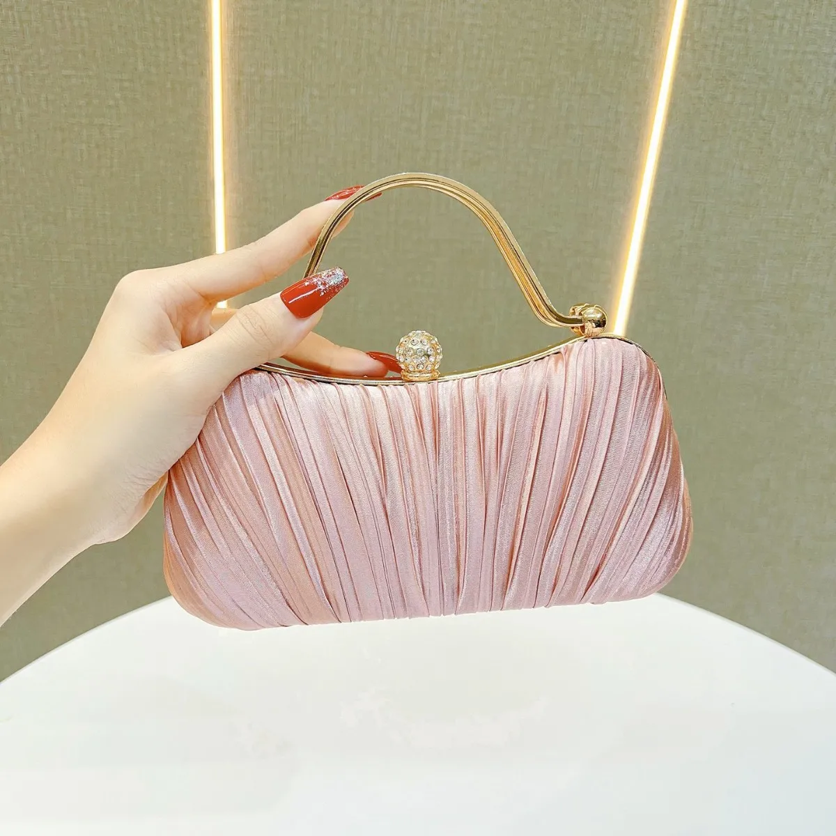 

Модная шелковая вечерняя сумка, женский элегантный клатч с жемчужной цепочкой, роскошный кошелек на плечо для свадебного банкета, вечеринки, сумочка