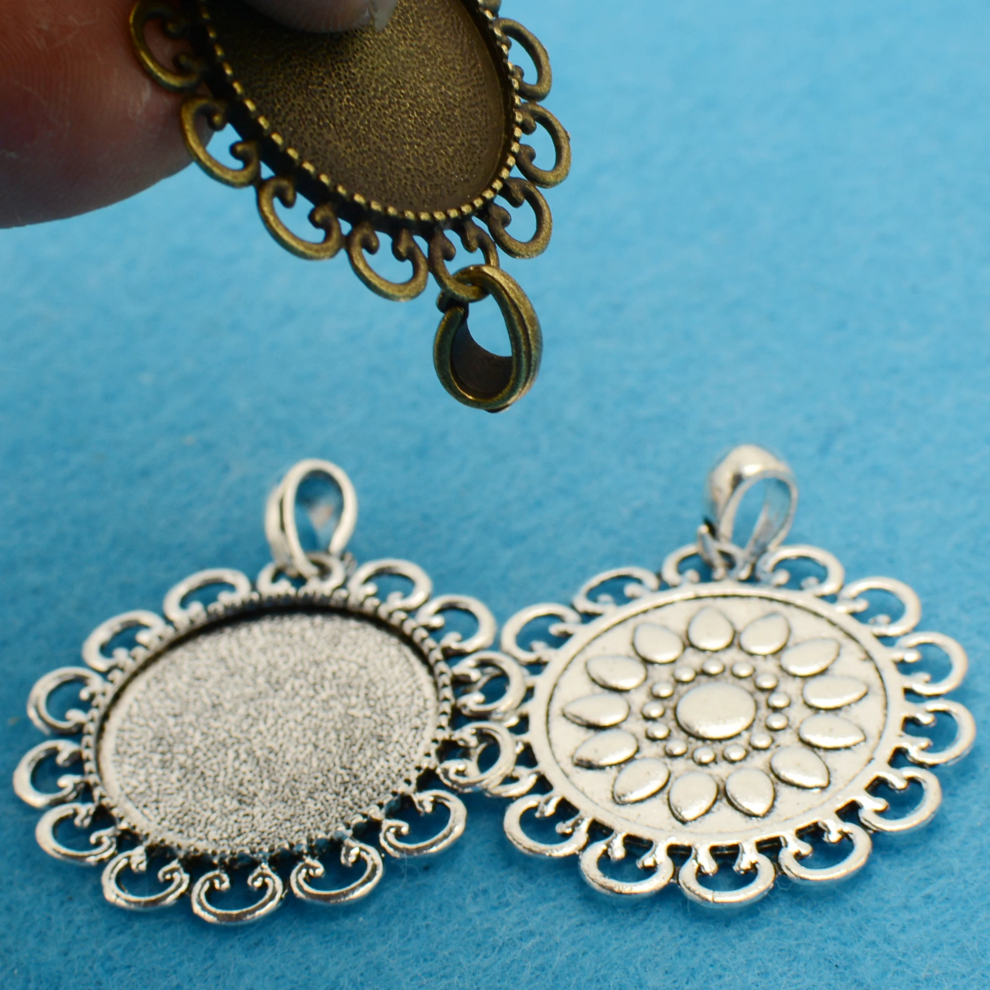 

500 PCS 25mm Round Bezel Pendant Blank Base, Heaven Flower Pendant Trays, Cabochon Setting for Jewelry Making