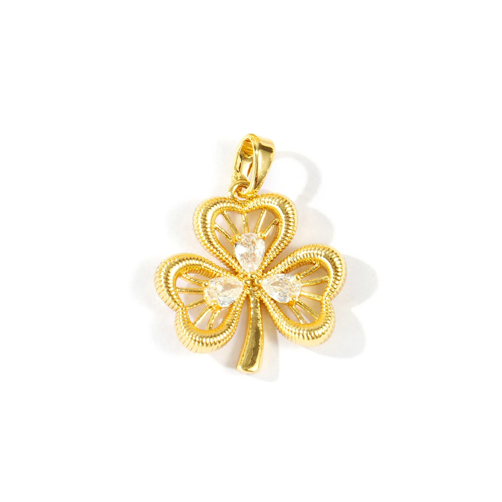 2 Stück Blumen-Schmetterling-Herz-Anhänger mit klaren Zirkonia-Steinen, 18K vergoldet, hohle Messinganhänger mit Spitzenmuster, DIY-Halskette, Schmuck Großhandel – Detail 3
