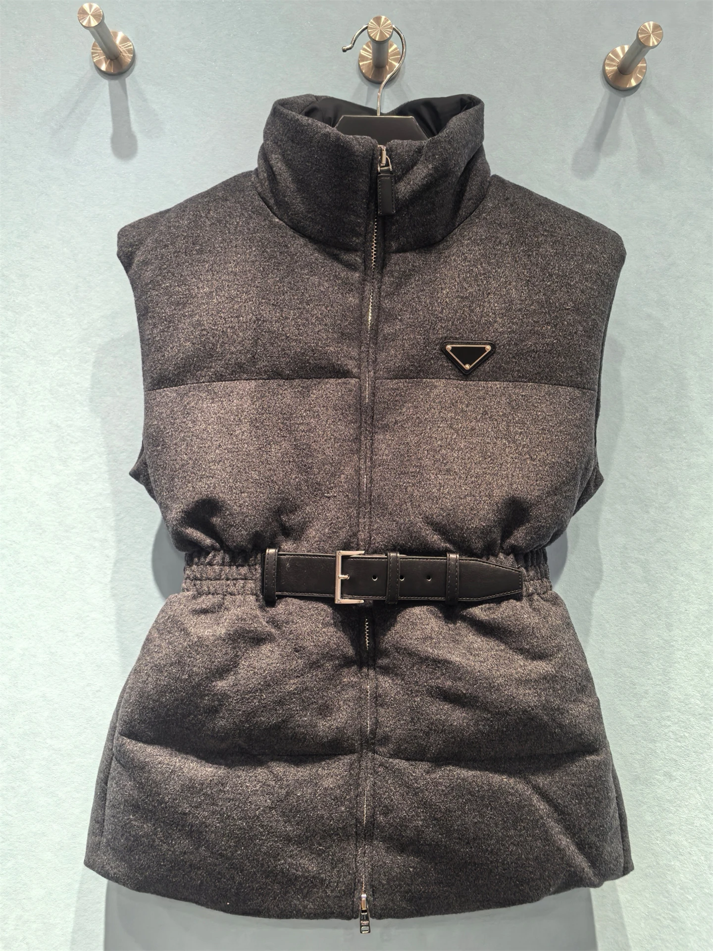 2025秋冬新作 レディース スタンドカラー レザーベルト付き パファーベストコート