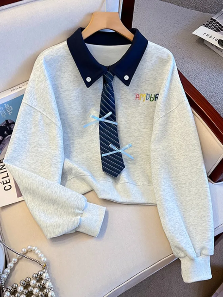 Damska bluza w stylu college, luźny krój, jesienna nowość, oryginalny design, długi rękaw, idealna do dojazdów do pracy.