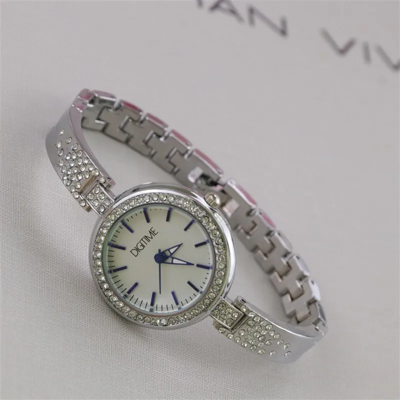 

2023 Year New Style Crystal Ladies Watches For Women Girl Simple Slim Stainless Steel Watchband Quart Charm Diamond Wristwatch