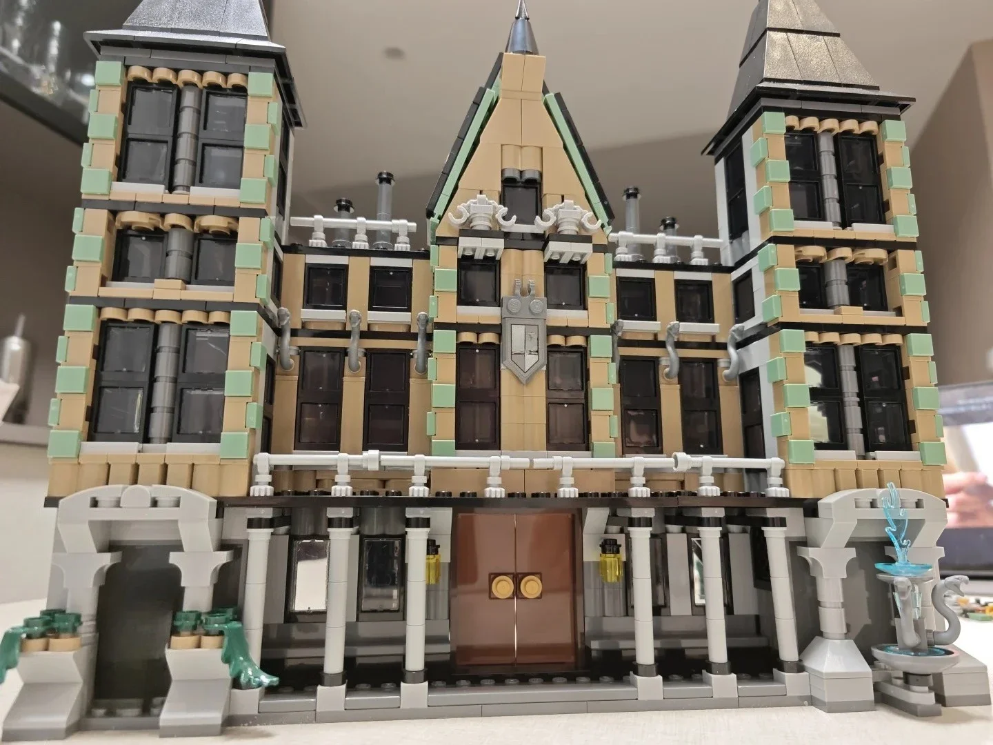 

2025 NEW MOC Manor Modular Building Blocks Sets Compatible With Legoed Particles Suitable For Christmas Gifts 76453