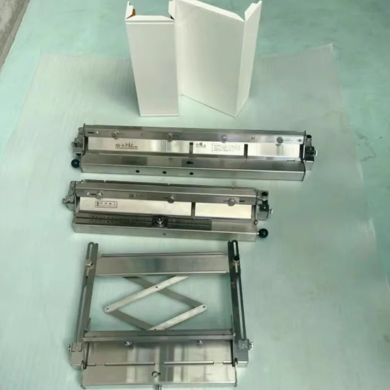 Multi-functional bending machine: Integrated 90-degree and 45-degree bending machine for aluminum ceiling panels.