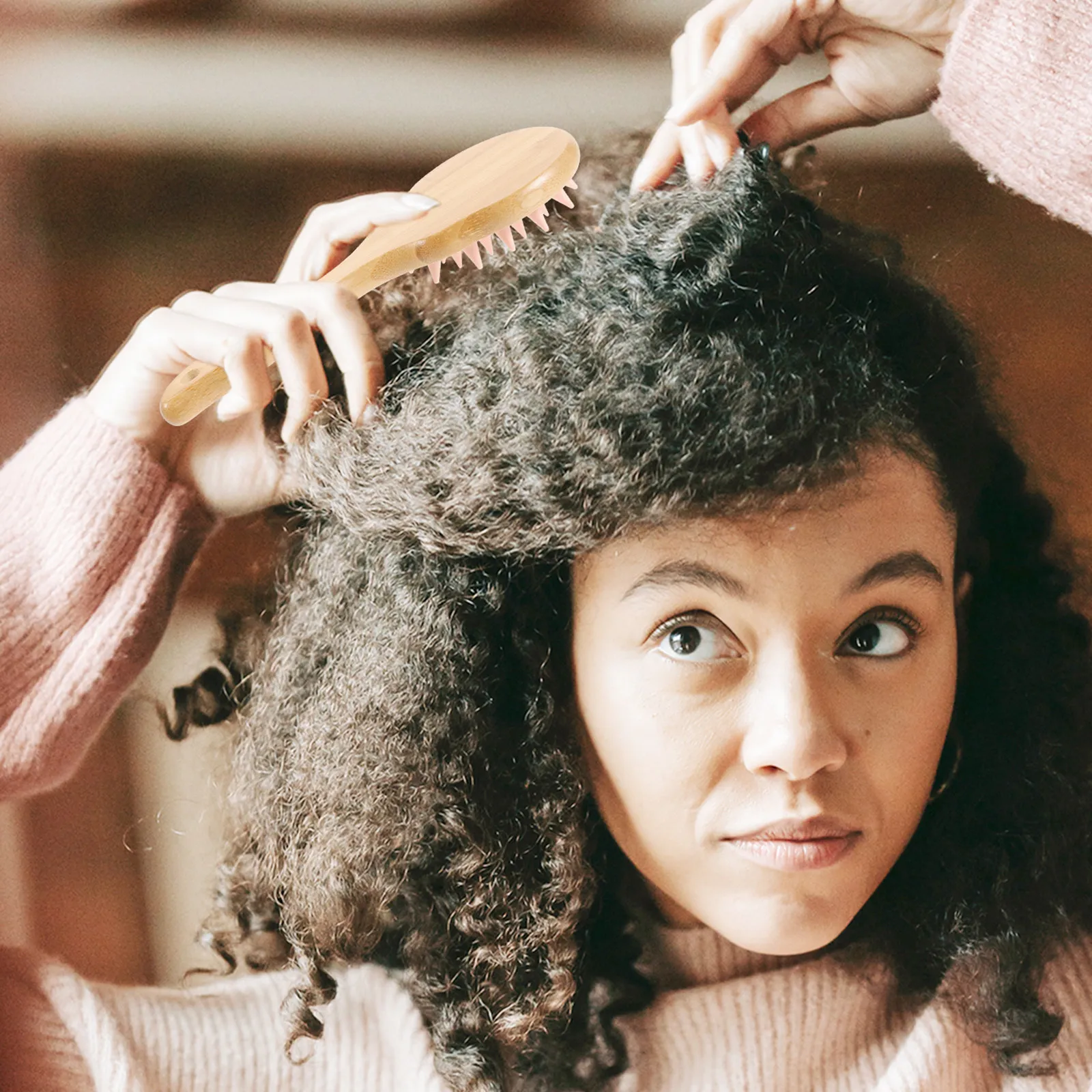 

Расческа-щетка для распутывания волос для всех типов волос: для длинных, густых или коротких волос, не повреждает кожу головы, массажная расческа-инструмент.