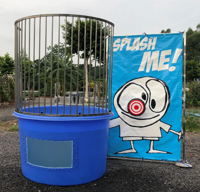 Commercial Jeux Gonflables Water Dunk Tank Trampoline Park Carnival Party Game Dunking Tank Machine for Sale