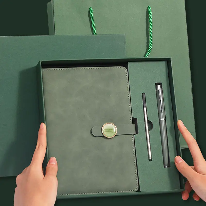 Lifestyle - Produtos Locais de Destaque - Conjunto de Presente de Luxo: Caderno de Couro, Caneta e Caixa de Presente com Saco de Presente Colorido