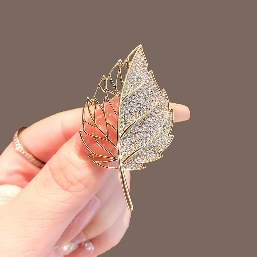 Exquisite Hollow Rhinestone Leaves Brooch Shiny Metal Pins Ladies Clothing Coat Corsage Party Badge Jewelry Gifts