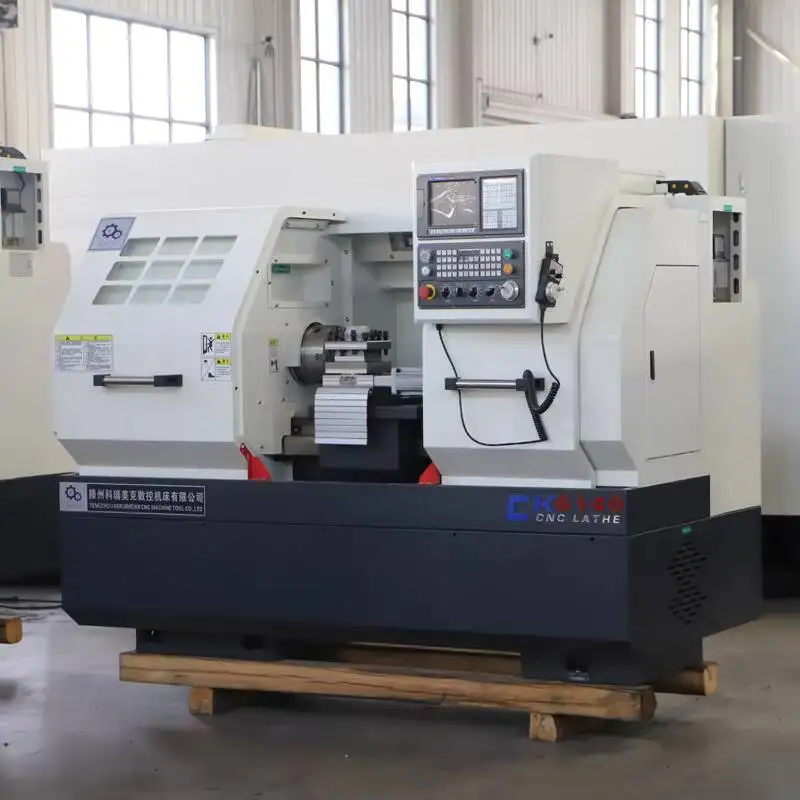 Tornio CNC personalizzato in fabbrica Ck6140 Macchina utensile orizzontale di piccola precisione Struttura a letto piatto Capacità di carichi medie con