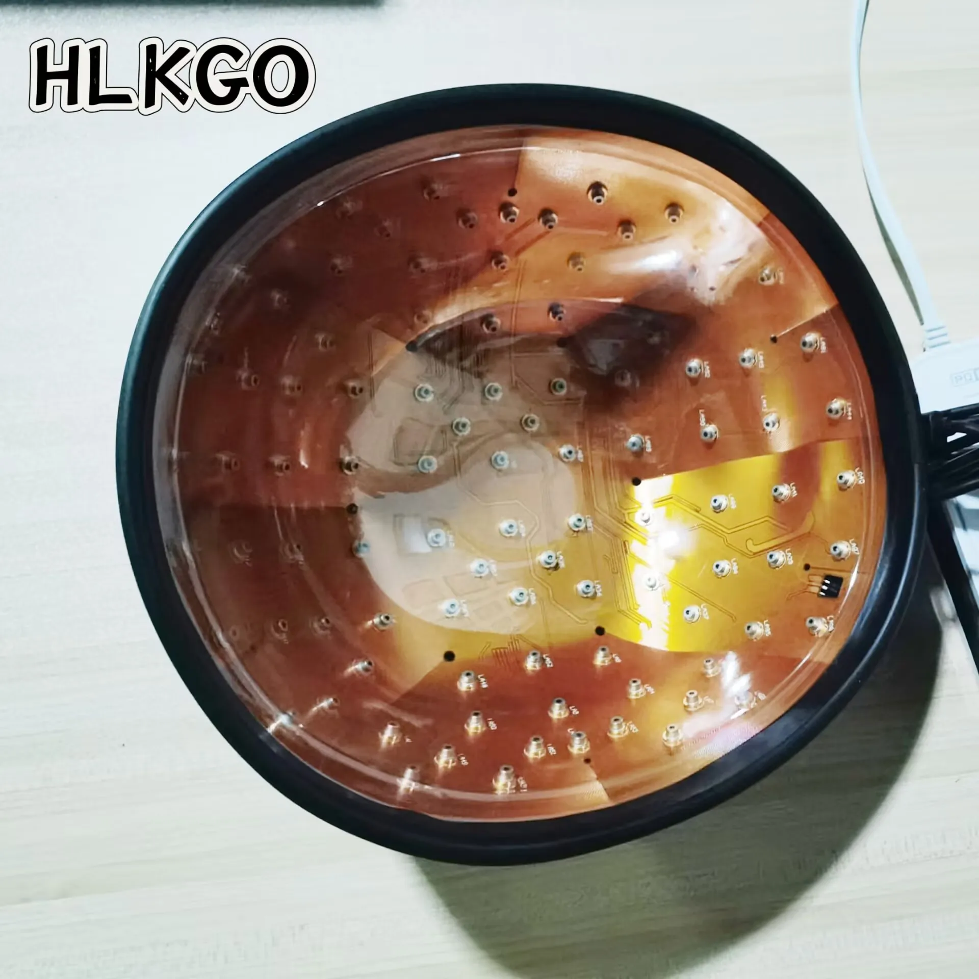 

Усовершенствованный колпачок LLLT с 96 диодами | Стимулирует рост волос и уменьшает напряжение кожи головы для здоровья.