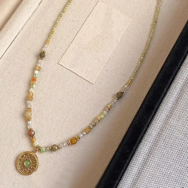 قلادة صغيرة من الحجر الطبيعي للنساء مكدسة بسلسلة الترقوة العصرية للفتيات الصغيرات