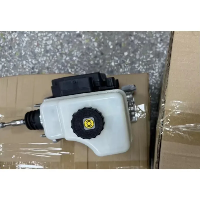 OEM Brake Master Cylinder 47025-60320 for 2007 - 2012 LAND CRUISER UZJ200