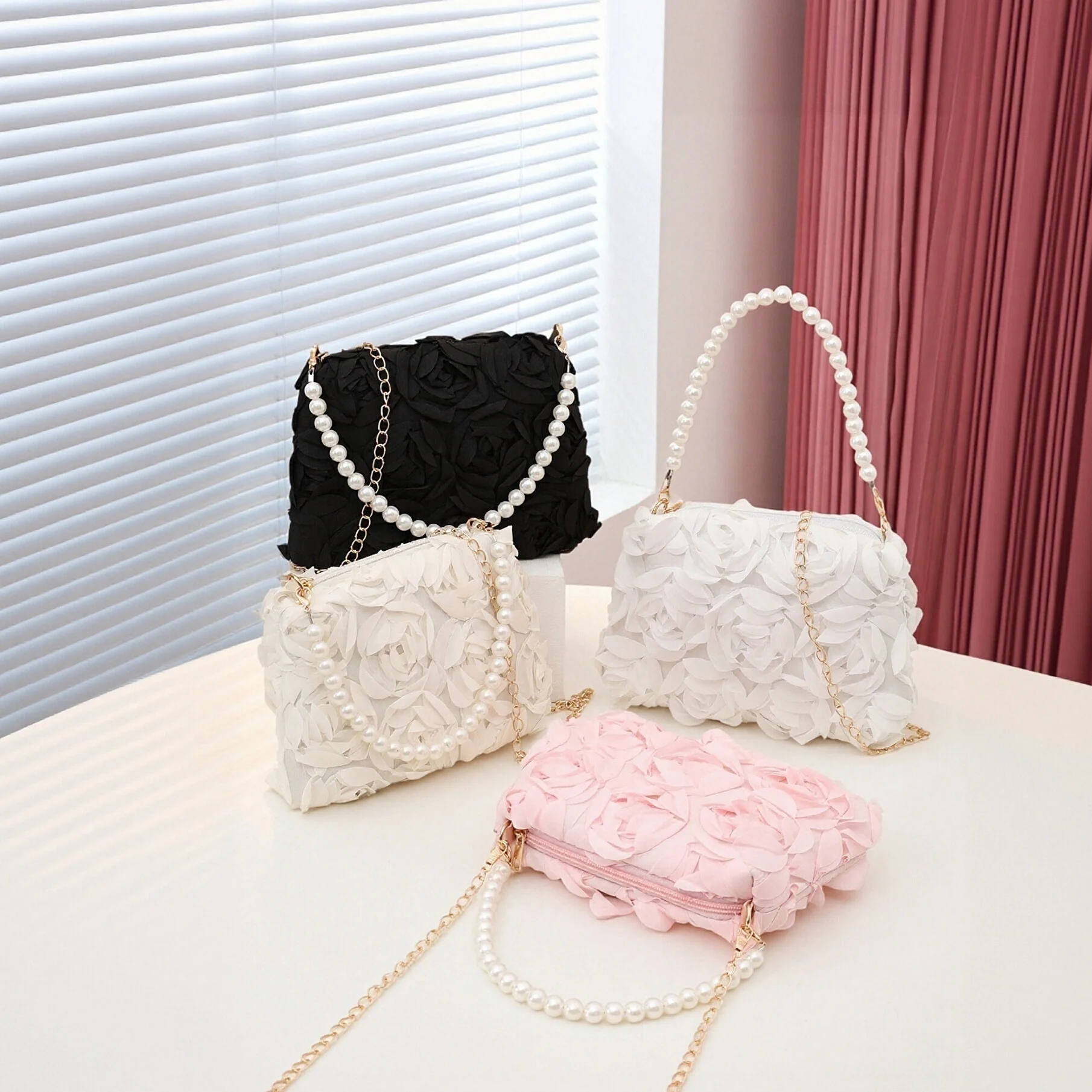 

Three-dimensional Camellia Petal Pearl Chain Bag Exquisite Elegant Lady Crossbody Handbag