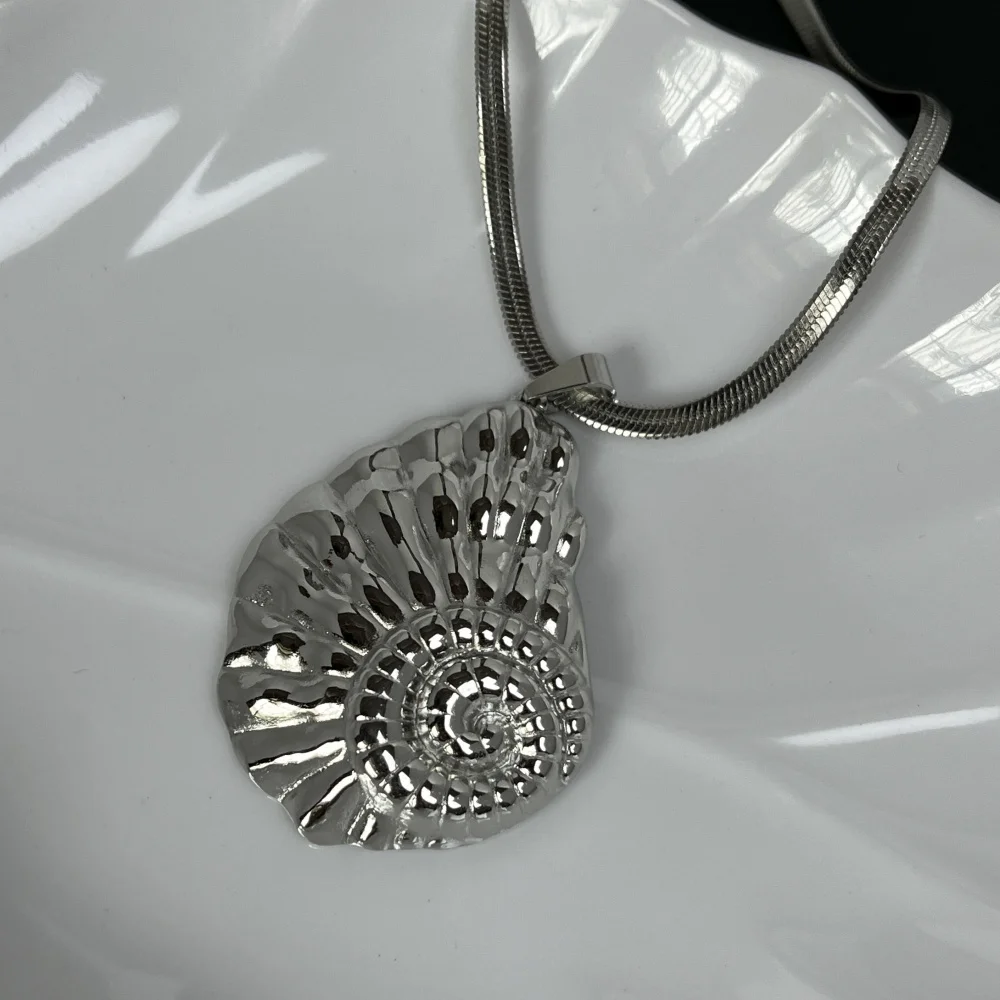 Stainless Steel Conch Pendant Necklace For Women Gold Color Charm Sea Snail Choker Necklaces For Girl Sea Shell Jewelry