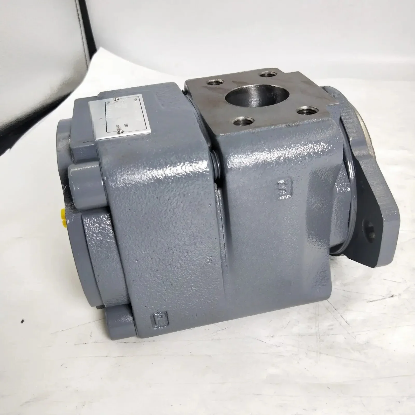 QXM QXM42 QXM23 QXM24 QXM31 QXM32 QXM33 Series Internal Meshing Hydraulic Motor QXM42-025L108