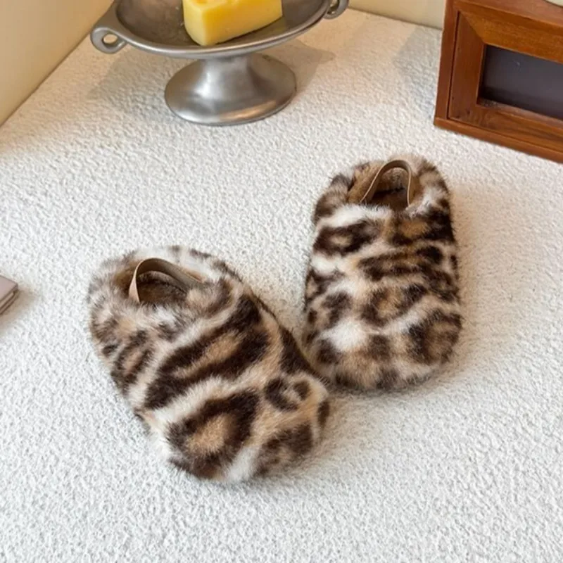 2026 الخريف الشتاء الاطفال ليوبارد طباعة فروي الفتيات النعال الحرارية عدم الانزلاق أفخم داخلي حذاء كاجوال للأطفال الطلاب