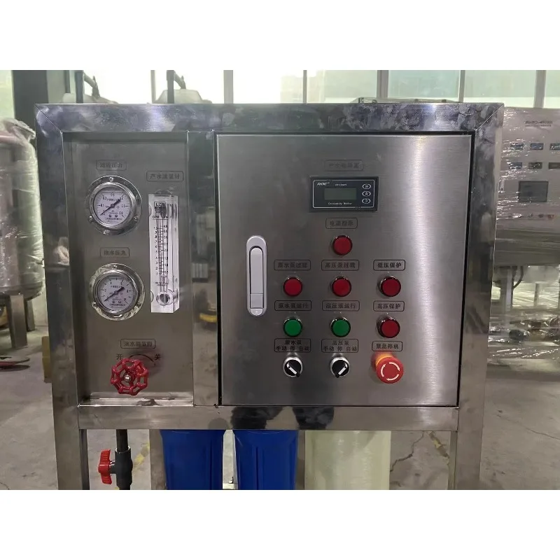 Attrezzatura per la dessalinizzazione dell'acqua di mare marina ad osmosi inversa da 8 tonnellate/giorno con nucleo dell'ingranaggio della pompa da 120 V/220/230 V/380 V/415 V 1 anno di garanzia