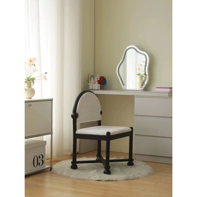 中世風ドレッシングスツール化粧椅子フランス風レトロダイニングチェア丸型クラフト無垢材ラムフリース背もたれデザイナーチェア