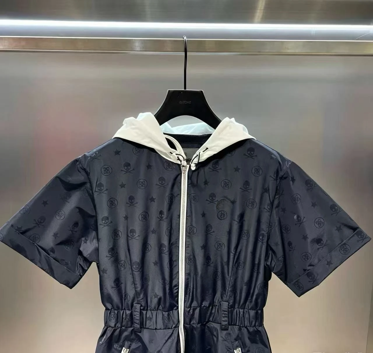 

2026 Summer New Korean Golf Women Hooded Dress Logo Print Waist Slim Pocket Sports Dress Female Elegant Golf Tennis Short Dress