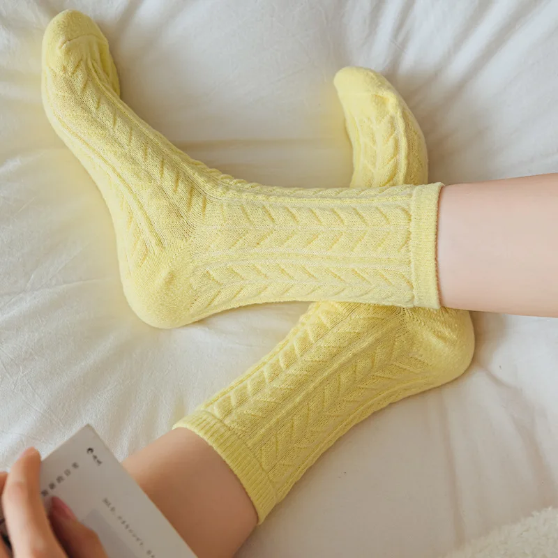 

5 Pairs Ladies' Socks Set Korean Solid Color Simple Dopamine Casual Sweet Versatile Winter Plush Thick Warm Floor Socks For Girl