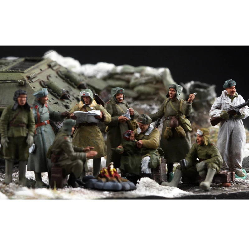 

Модели из смолы в масштабе 1:72: 9 советских солдат в зимнем снаряжении + 1 ребенок + костер, подходят для сцен с танками, коллекционные, декоративные, для демонстрации.