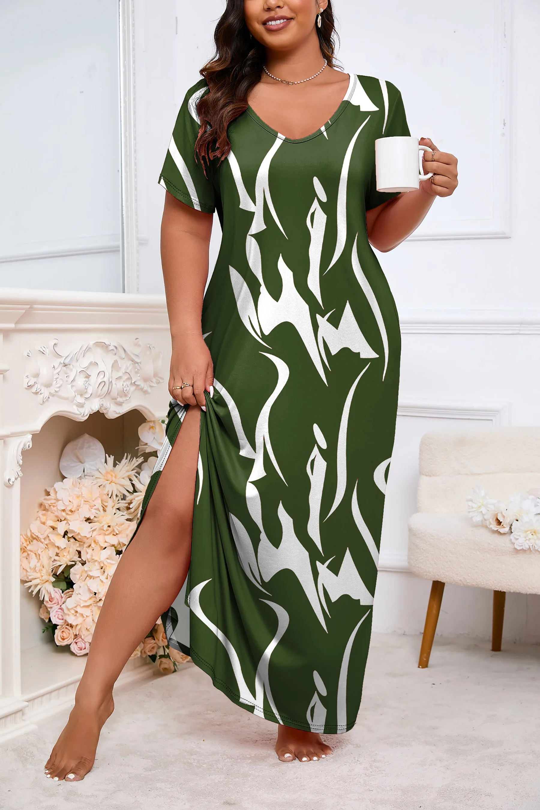 

Женская ночная рубашка больших размеров с V-образным вырезом