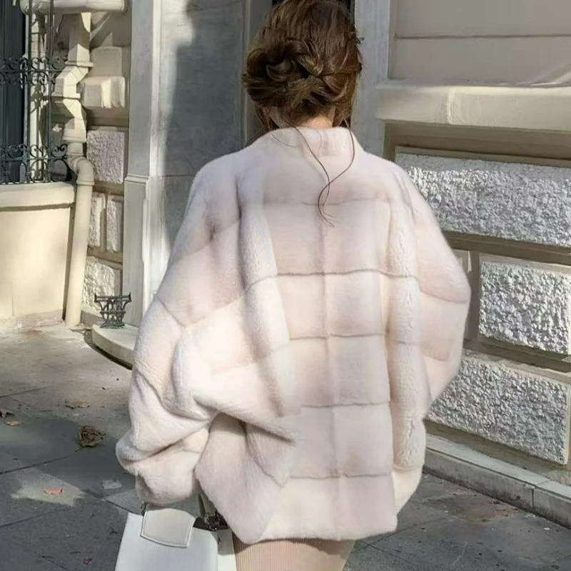 2026 Winter Nieuwe Mode Opstaande Kraag Verdikte Warme Bont Bovenkleding Elegante Verfijnde Effen Kleur Nertsen Halflange Jas voor Vrouwen