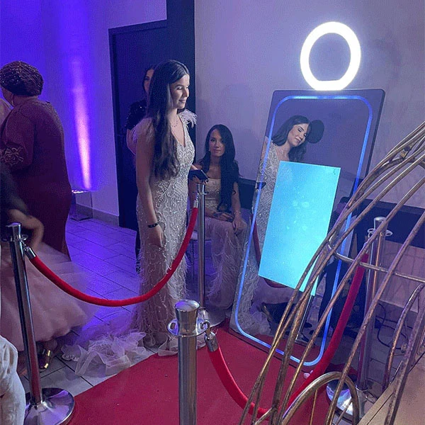 Metal handheld wedding photography high definition elegant 3D photography booth magic mirror photography booth