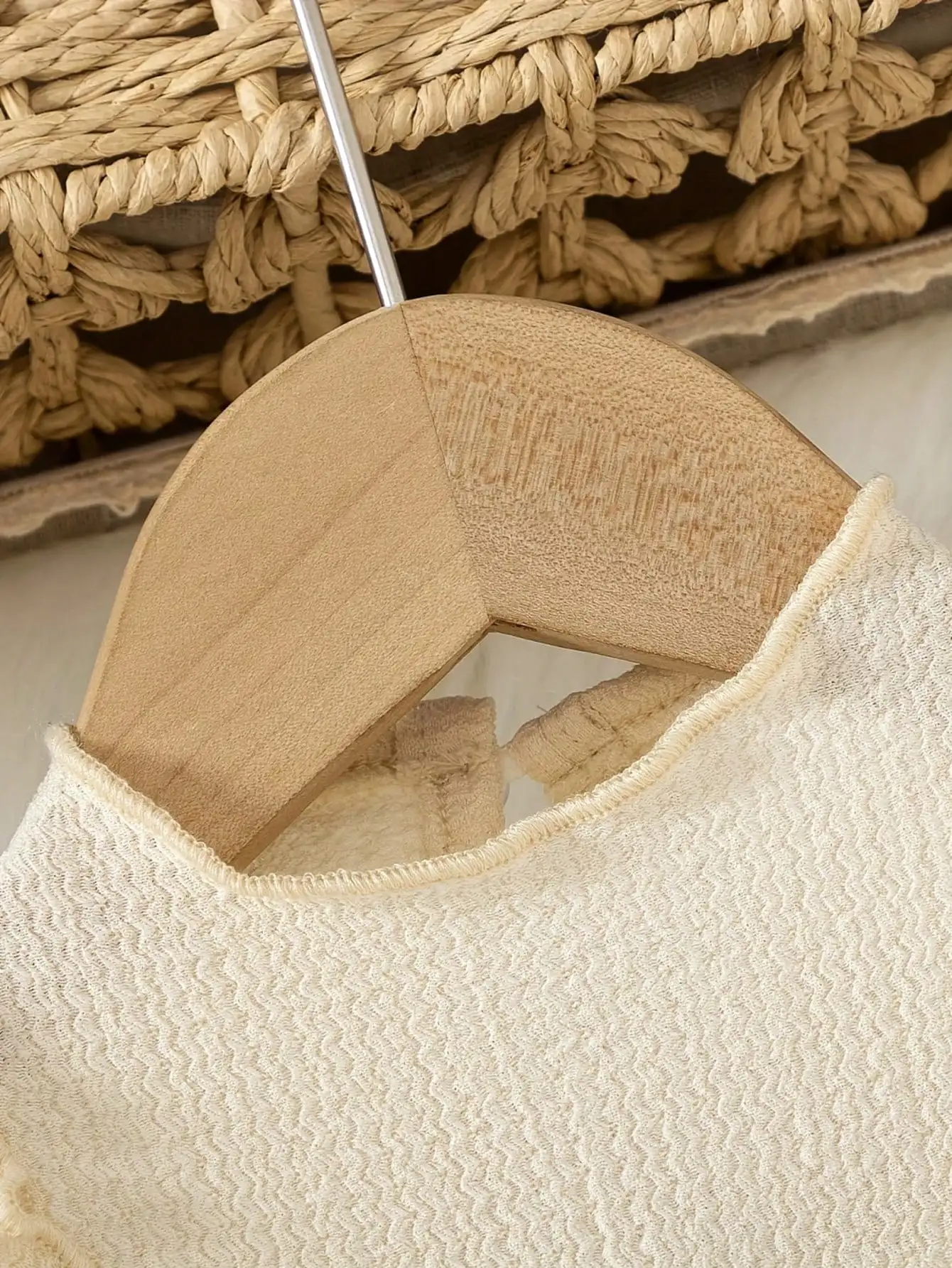 Kinderkleidung Sommermode elegantes langärmeliges Kleid mit Blumenmuster, Taillenschleifendekoration, Rüschenkragen und mittellangem Rock. – Detail 5
