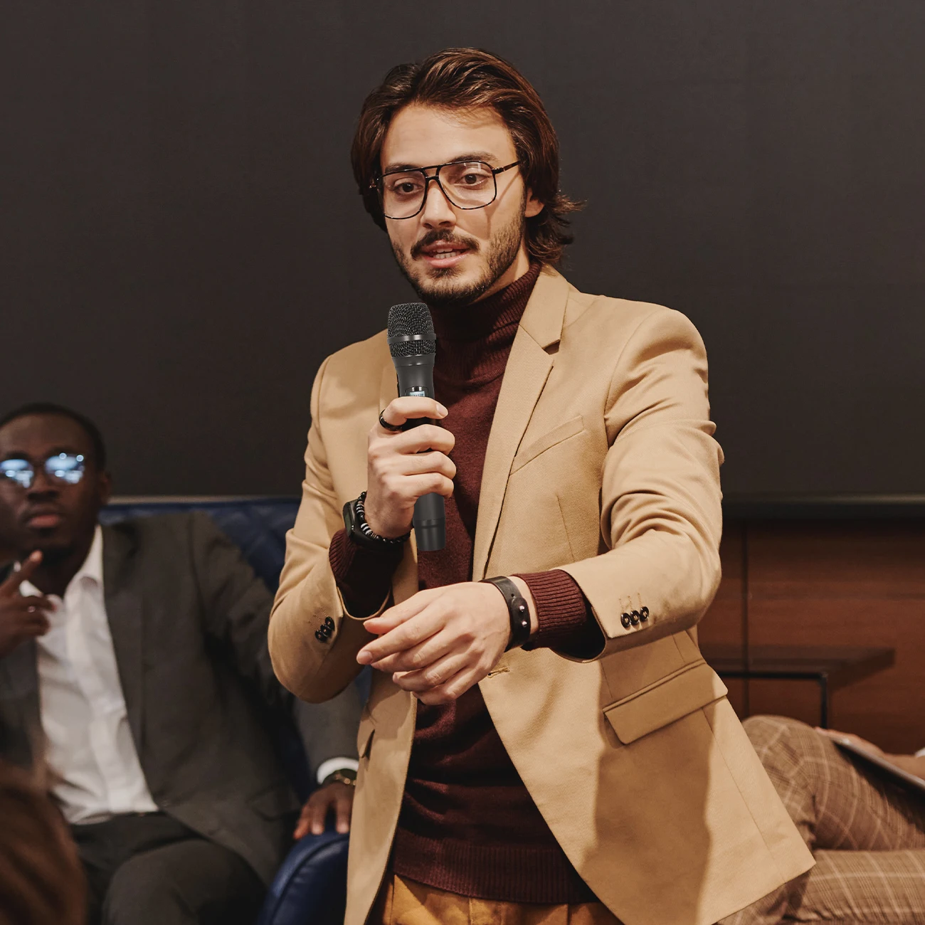 Biner DR2800 Professional One Drag Four Wireless Microphone U Section Handheld Video Conference for Stage Microphone Teacher