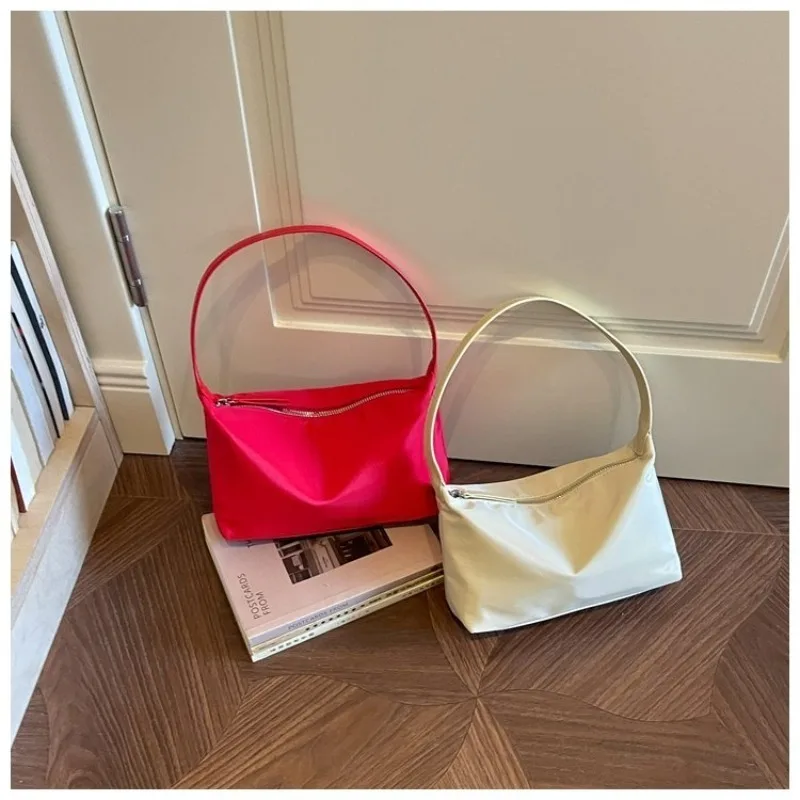 CEEKAY Damen-Umhängetasche, Rot, Nylon, Leichtgewicht, Handtasche mit Reißverschluss, für den täglichen Pendelverkehr, lässig, minimalistisch – Detail 9