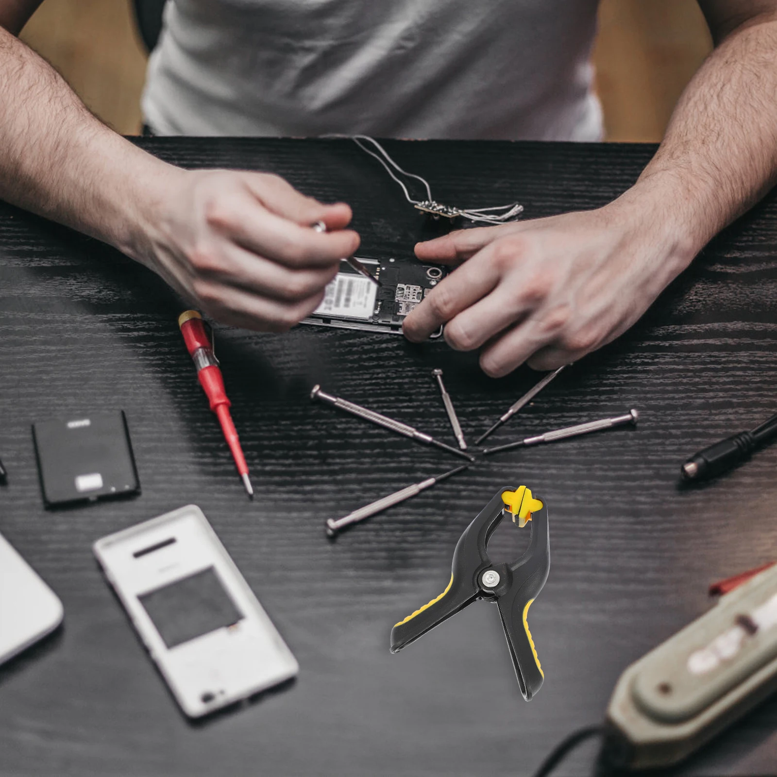 

4Pcs Screen Removers Plastic Clips Fixture Adjustable LCD Screen Opening Clamps Heavy Duty Suction Pullers for Mobile Phone