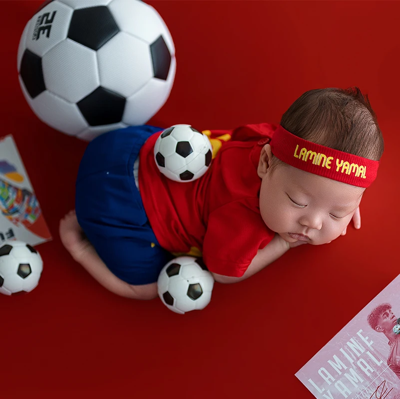 ชุดฟุตบอลเด็กผู้ชายธีมฟุตบอลคัพ 2026 พร้อมที่คาดผม ชุดกีฬาฟุตบอล ชุดถ่ายภาพเด็กแรกเกิด อุปกรณ์ประกอบฉากฟุตบอล