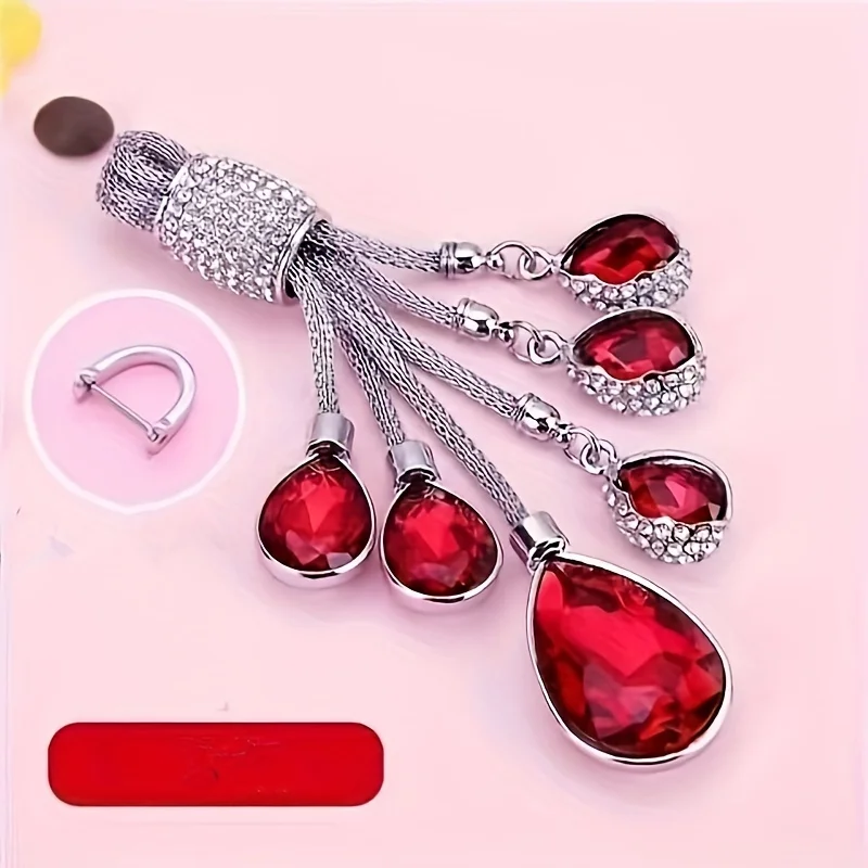 

Luxury Horseshoe Car Keychain for Women, Rhinestone Decor Premium Key Ring, Compatible with BMW