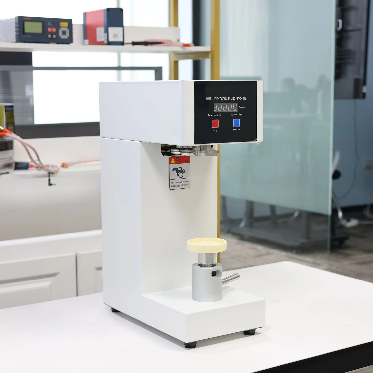 QLS-180 Sigillatrice semiautomatica affidabile per lattine da 180 W per lattine da 55 mm con funzionamento stabile e durevole