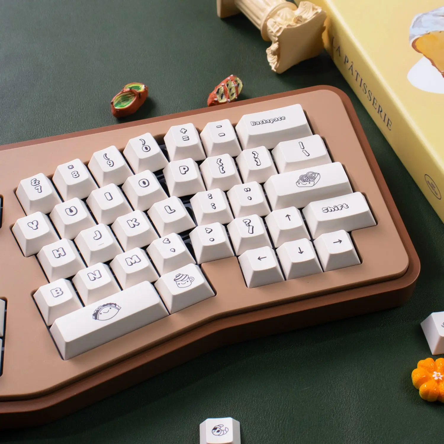 

Original cute dessert keyboard keycaps full set of PBT sublimation customized magnetic axis Original factory/MOA