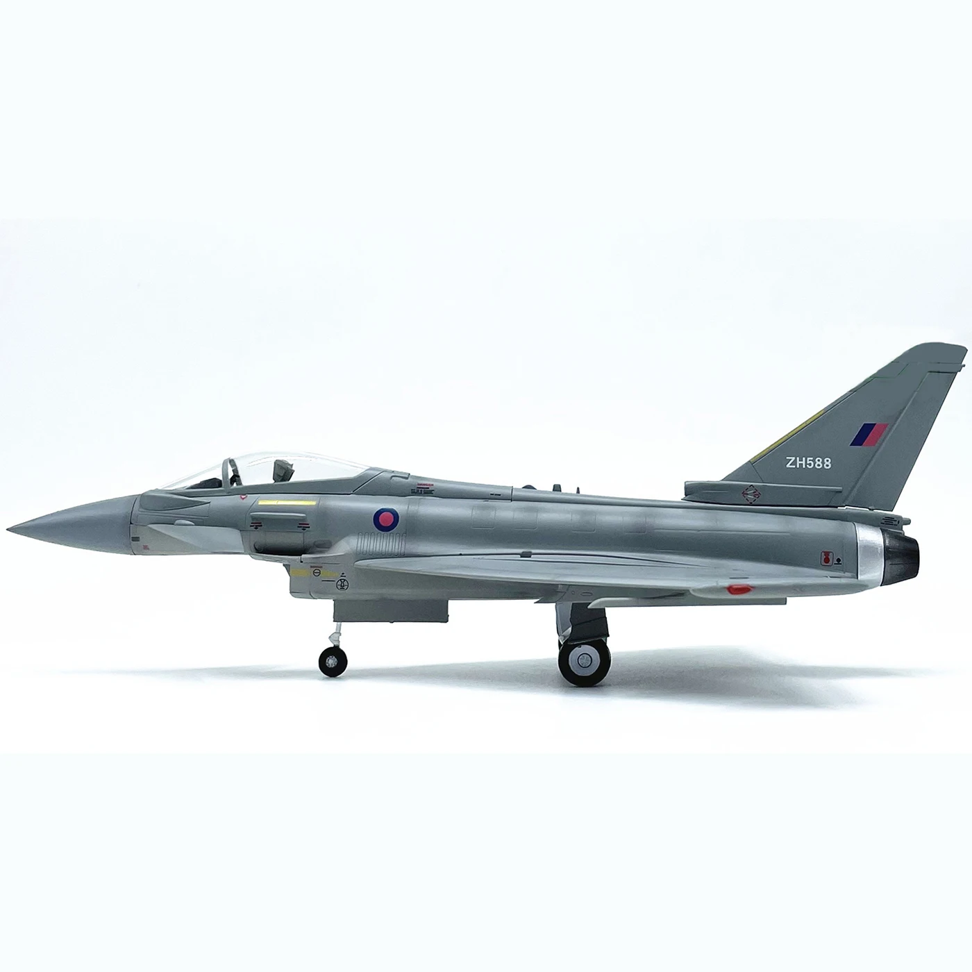 

Plastic Model of NATO EF2000 Militarized Combat Fighter Aircraft 1:72 Scale Toy Gift Collection Simulation Display Decoration