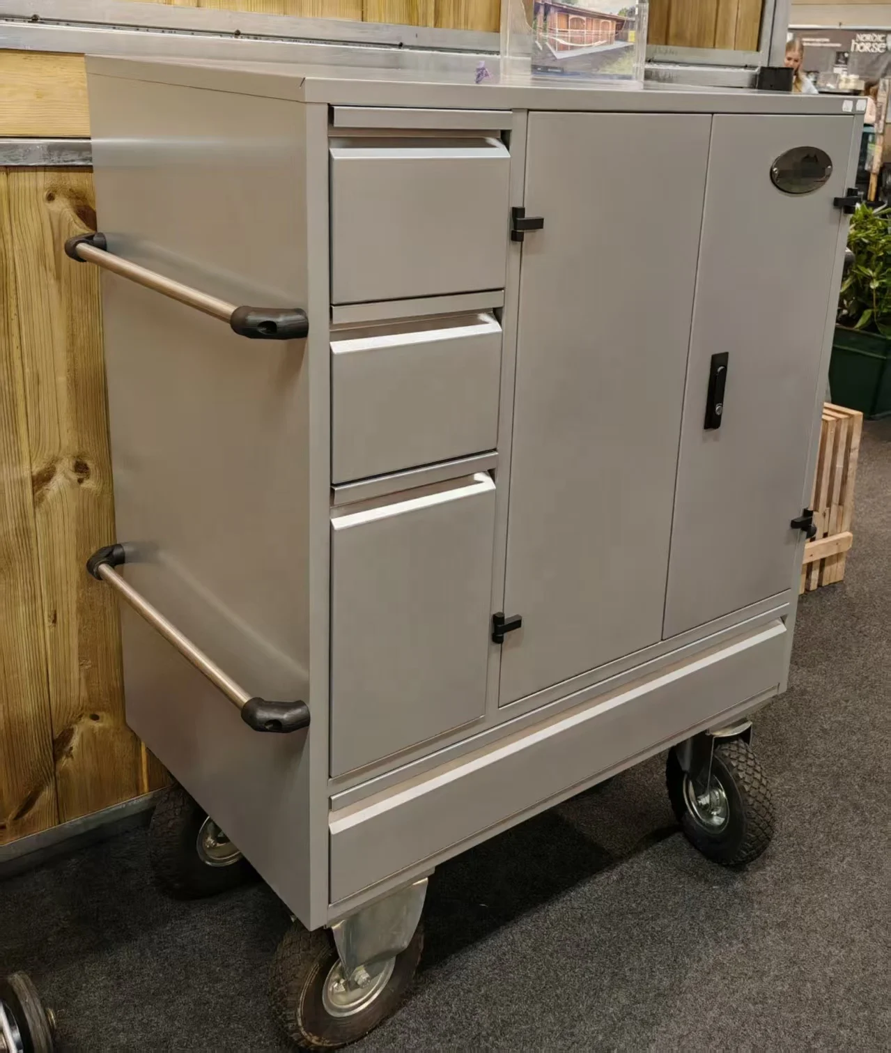 Aluminum Equestrian Saddle Box: Lightweight, Movable, 3 Sizes, Customizable