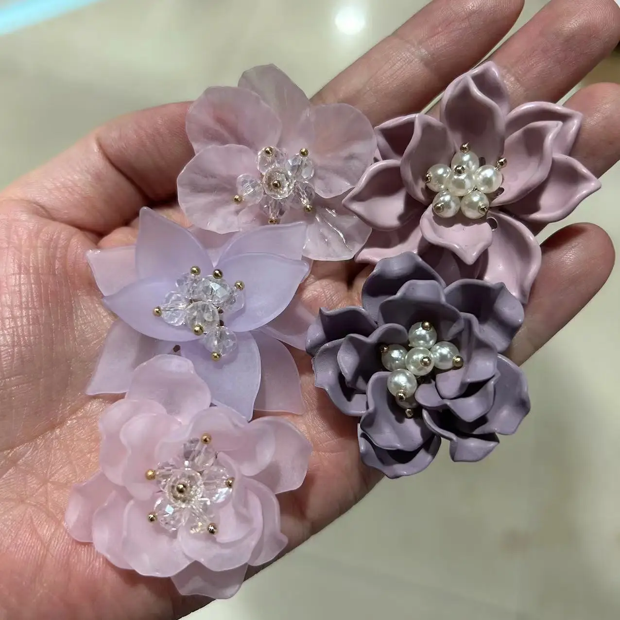 5pcs Sewing on Flower Rose Pearl Crystal Peta Floral Patch for Clothing, Hats, Bags, Hair Clips,DIY Decorative Accessories